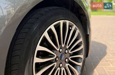 Седан Ford Fusion 2016 в 