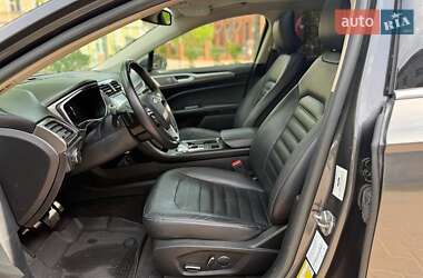 Седан Ford Fusion 2016 в 