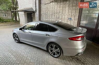 Седан Ford Fusion 2019 в 