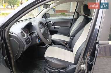 Хэтчбек Ford Fusion 2011 в 