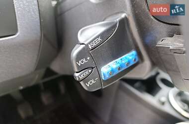 Хэтчбек Ford Fusion 2011 в 