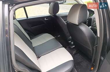 Хэтчбек Ford Fusion 2011 в 