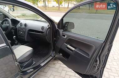 Хэтчбек Ford Fusion 2011 в 
