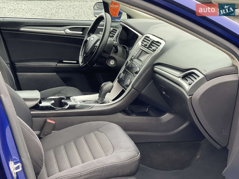 Седан Ford Fusion 2015 в Чернівцях