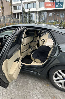 Седан Ford Fusion 2014 в 