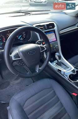Седан Ford Fusion 2015 в 
