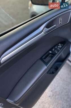 Седан Ford Fusion 2015 в 