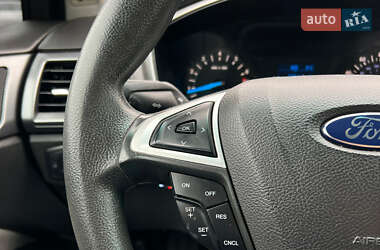 Седан Ford Fusion 2015 в 