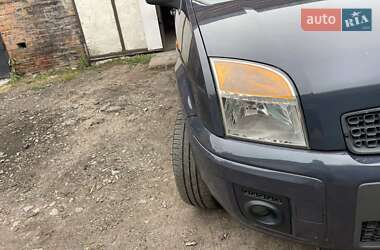 Хэтчбек Ford Fusion 2011 в 
