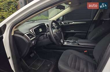 Седан Ford Fusion 2017 в 