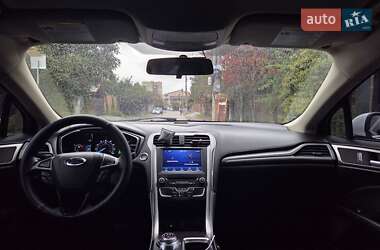Седан Ford Fusion 2017 в 
