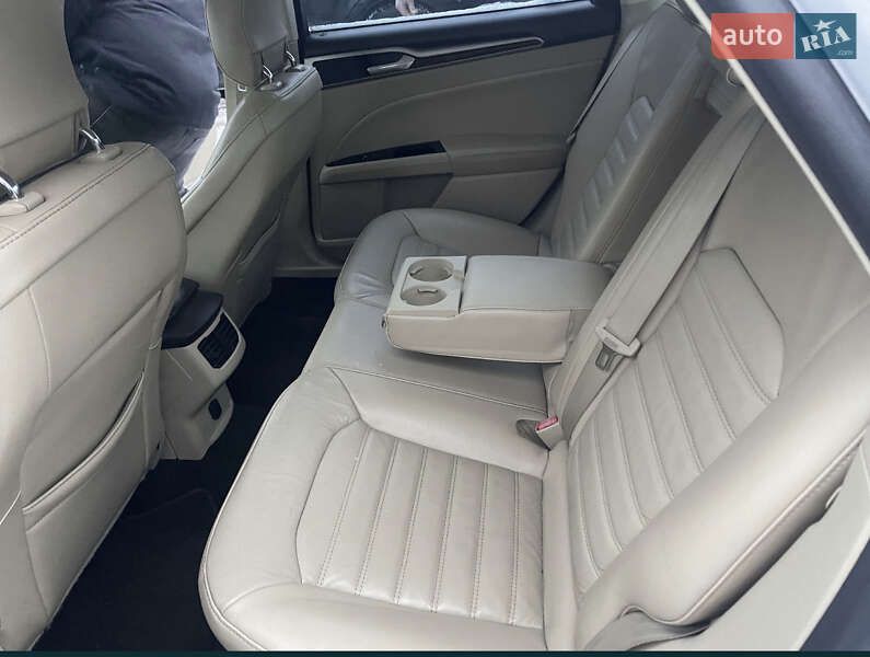 Седан Ford Fusion 2013 в Одесі