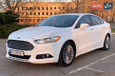 Седан Ford Fusion 2015 в  фото 2 Седан Ford Fusion 2015 в