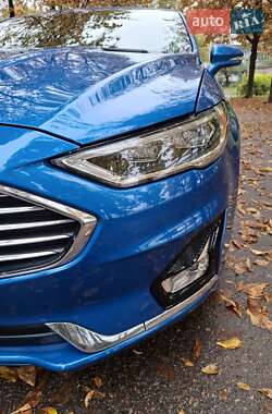 Седан Ford Fusion 2018 в 