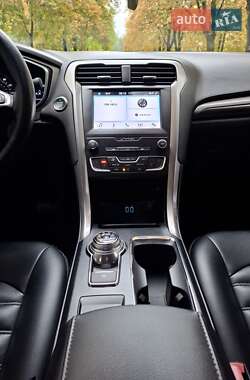 Седан Ford Fusion 2018 в 