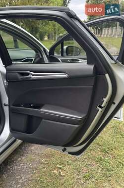 Седан Ford Fusion 2015 в 