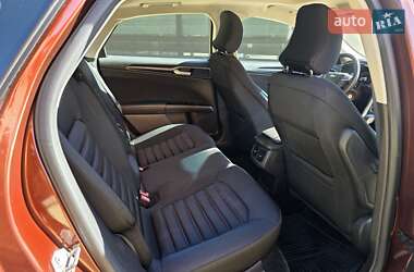 Седан Ford Fusion 2016 в 