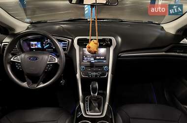 Седан Ford Fusion 2016 в 