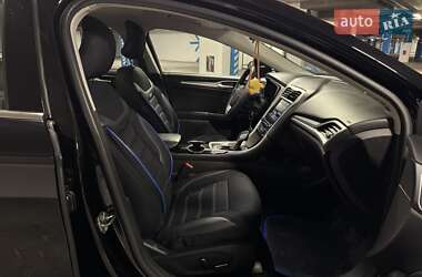 Седан Ford Fusion 2016 в 