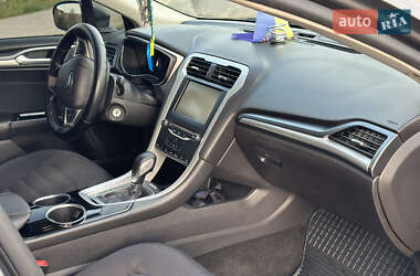 Седан Ford Fusion 2013 в 