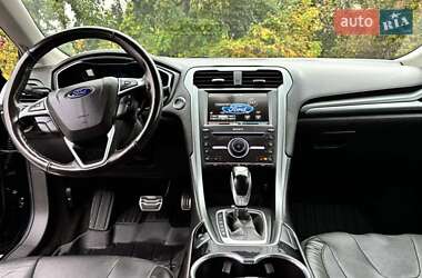 Седан Ford Fusion 2015 в 