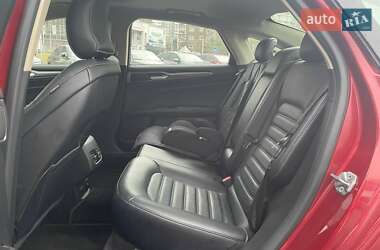 Седан Ford Fusion 2016 в 