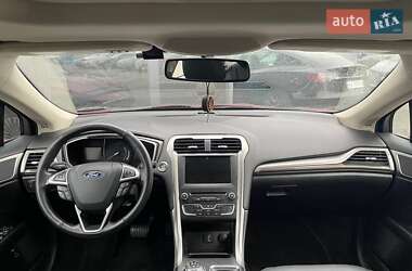 Седан Ford Fusion 2016 в 
