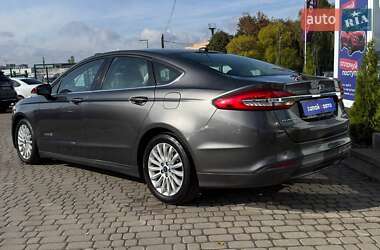 Седан Ford Fusion 2016 в 