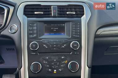 Седан Ford Fusion 2016 в 