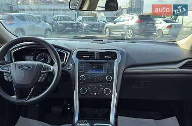 Седан Ford Fusion 2016 в 