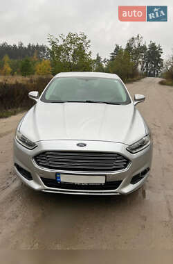 Седан Ford Fusion 2015 в 