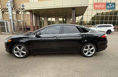 Седан Ford Fusion 2015 в 