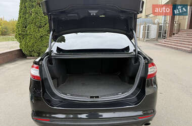 Седан Ford Fusion 2015 в 
