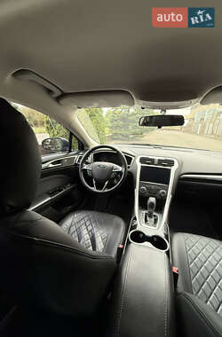 Седан Ford Fusion 2015 в 