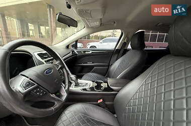 Седан Ford Fusion 2015 в 