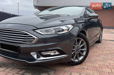 Седан Ford Fusion 2017 в 