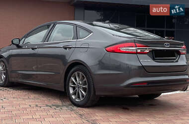 Седан Ford Fusion 2017 в 