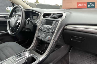 Седан Ford Fusion 2017 в 