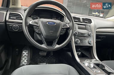 Седан Ford Fusion 2017 в 