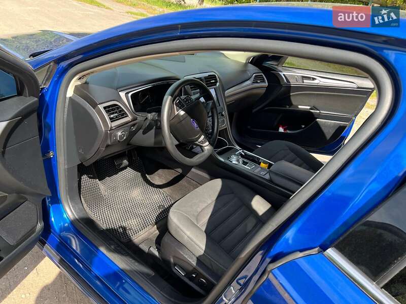 Седан Ford Fusion 2018 в Золочеві