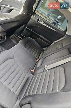 Седан Ford Fusion 2015 в 