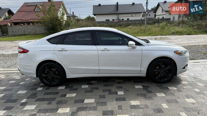 Седан Ford Fusion 2014 в Львові