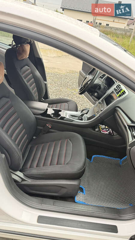Седан Ford Fusion 2014 в Львові