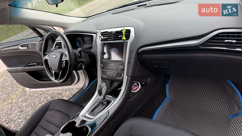 Седан Ford Fusion 2014 в Львові