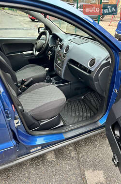 Хэтчбек Ford Fusion 2008 в 