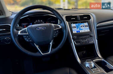 Седан Ford Fusion 2017 в 