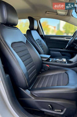 Седан Ford Fusion 2017 в 