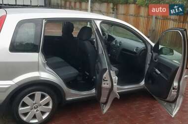 Хэтчбек Ford Fusion 2006 в 