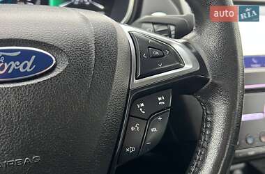 Седан Ford Fusion 2019 в 