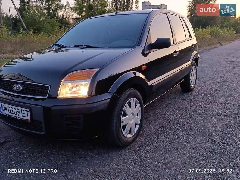 Хэтчбек Ford Fusion 2005 в Радомышле